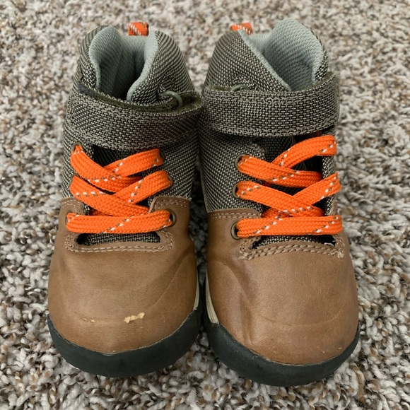 Carter’s baby boy boots - Picture 1 of 3